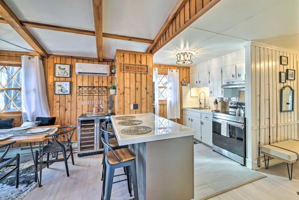 Stylish And Cozy Cabin, Walking Distance To Big Bass Lake Gouldsboro Экстерьер фото