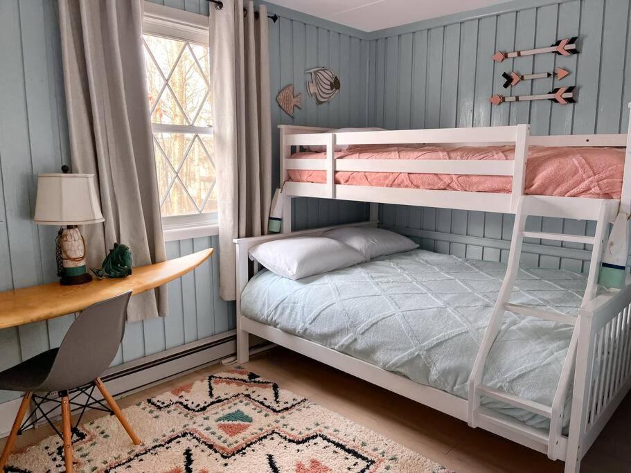 Stylish And Cozy Cabin, Walking Distance To Big Bass Lake Gouldsboro Экстерьер фото