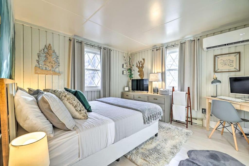 Stylish And Cozy Cabin, Walking Distance To Big Bass Lake Gouldsboro Экстерьер фото
