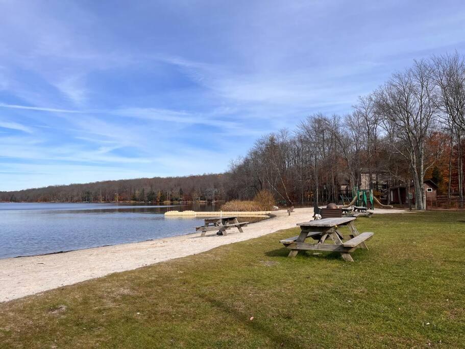 Stylish And Cozy Cabin, Walking Distance To Big Bass Lake Gouldsboro Экстерьер фото